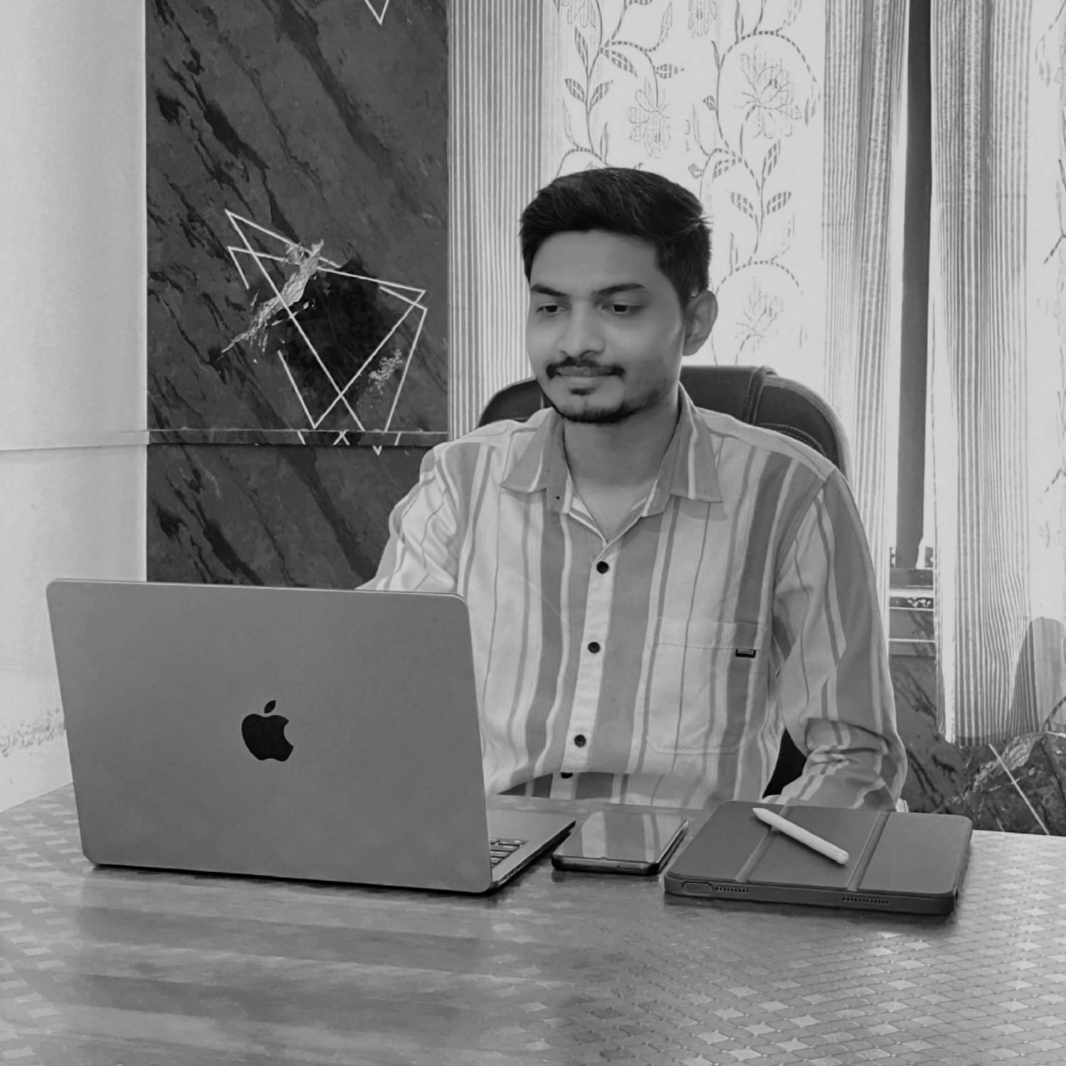 Tarun Makwana, visionary founder and leader of the tech startup